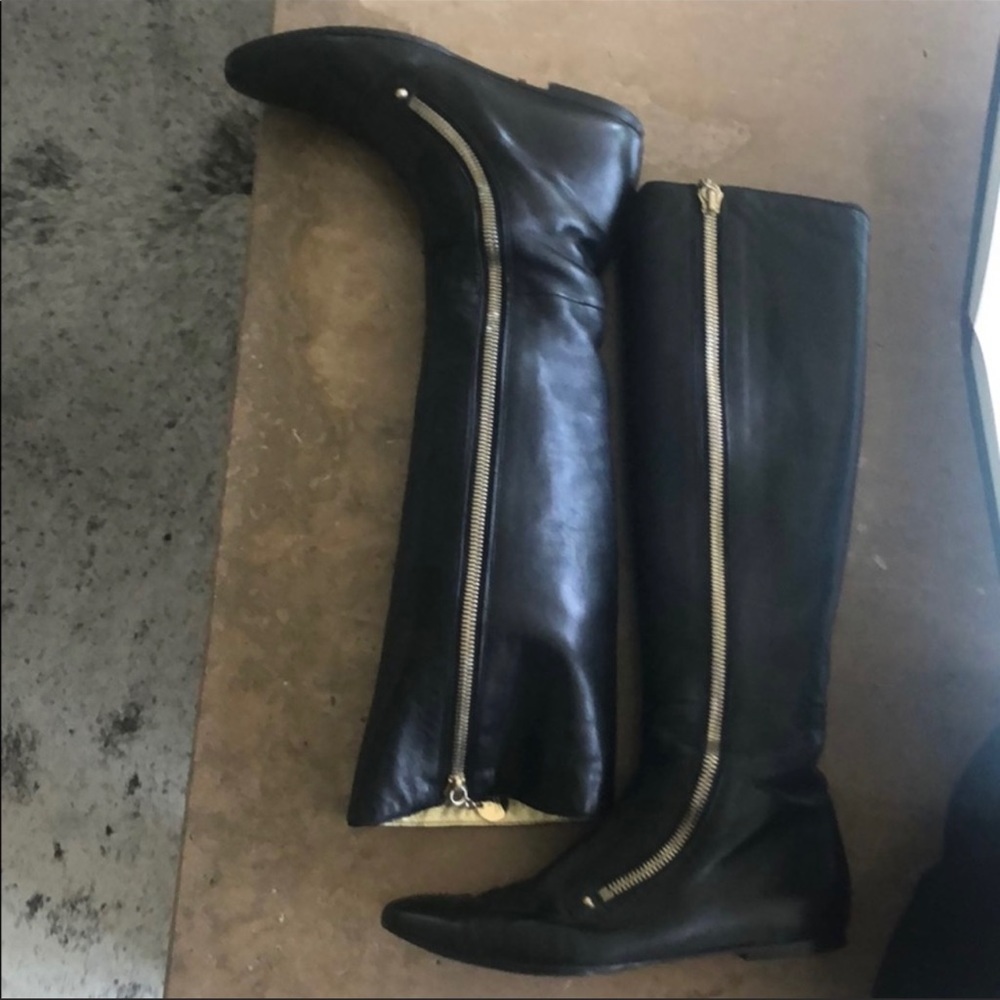 Gucci side zip flat boots.